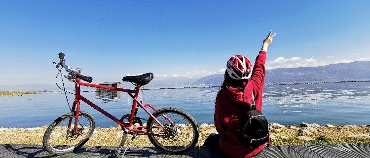 Cycling around Erhai Lake