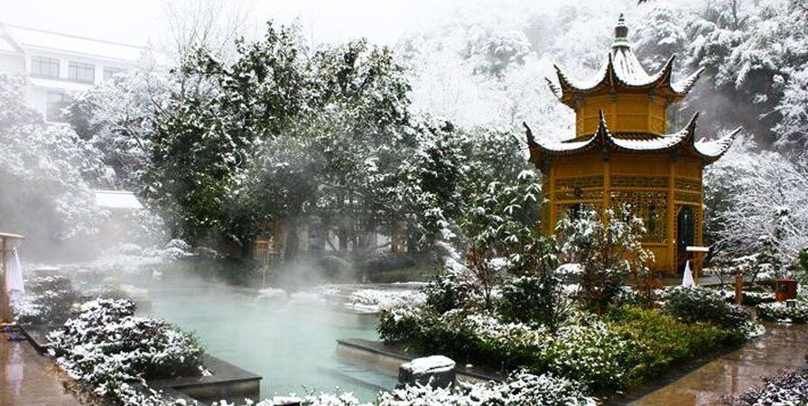 5-Day Classic Beijing Winter Tour (Including Skiing and Hot Springs) — real travel scene