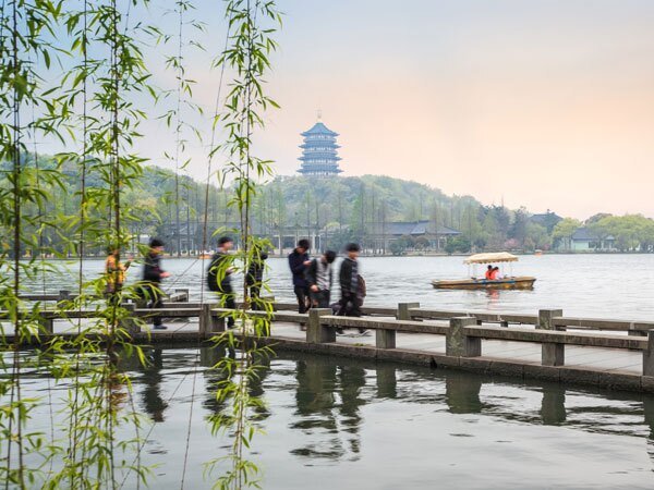 Hangzhou Tour, Hangzhou West Lake Tour — real travel scene